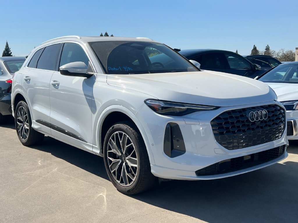 Certified 2025 Audi Q5 Premium Plus w/ Premium Plus AWD/4WD image 2