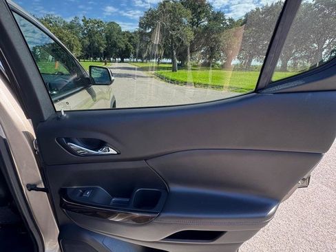 Used 2023 GMC Acadia AT4 image 15