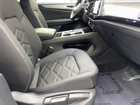 Used 2025 Volkswagen Atlas Cross Sport SE FWD image 45