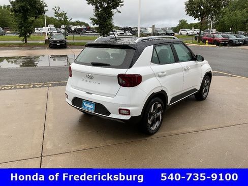 Used 2025 Hyundai Venue Limited FWD image 6