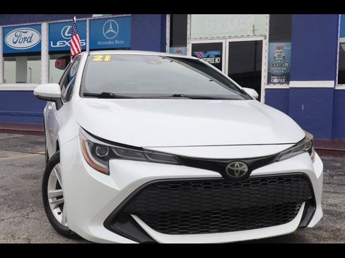 Used 2021 Toyota Corolla SE FWD image 2