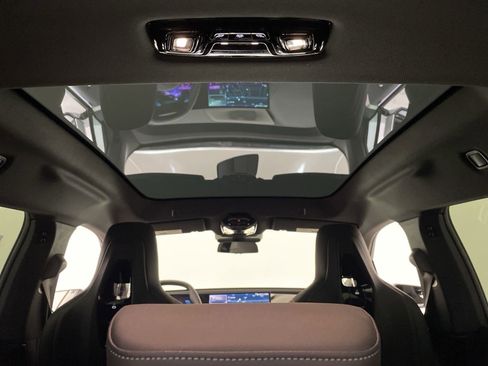 Used 2025 BMW iX xDrive50 w/ Premium Package image 11