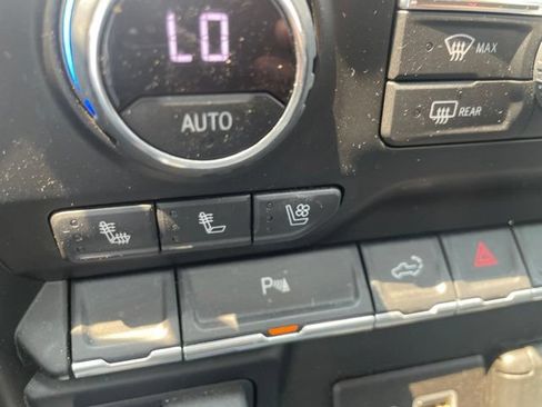 Used 2021 Chevrolet Silverado 1500 LTZ AWD/4WD image 16