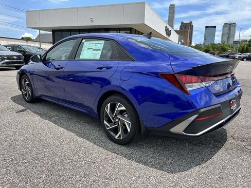Certified 2025 Hyundai Elantra Sport FWD image 4