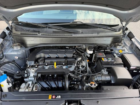 Used 2024 Hyundai Venue SEL FWD image 21