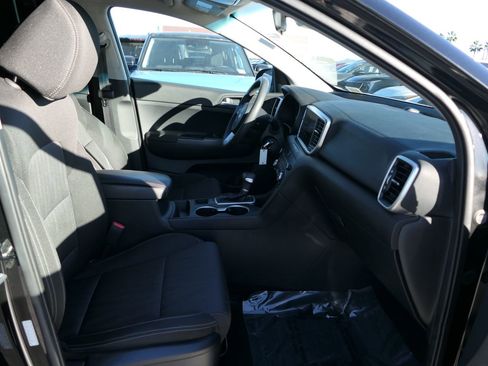 Used 2022 Kia Sportage LX image 27