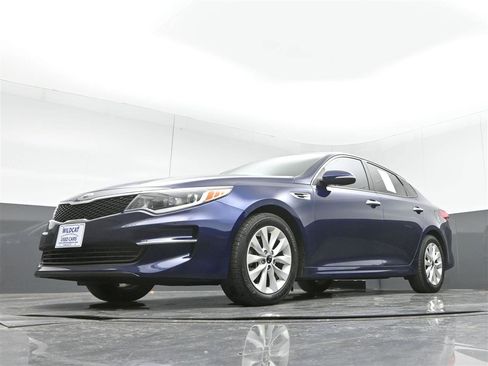Used 2018 Kia Optima LX w/ 17" Alloy Wheels Package image 29