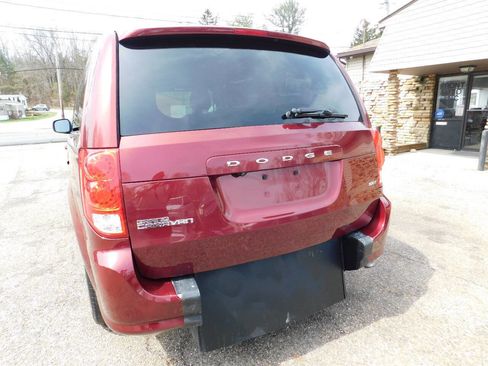 Used 2020 Dodge Grand Caravan SXT image 13
