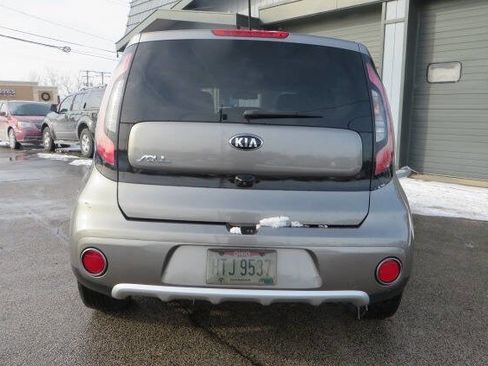Used 2017 Kia Soul + image 7