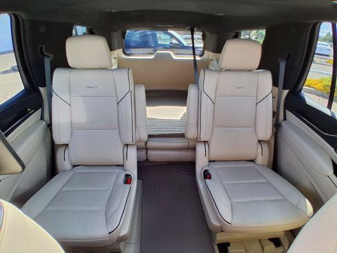 Used 2023 Cadillac Escalade Premium Luxury AWD/4WD image 39