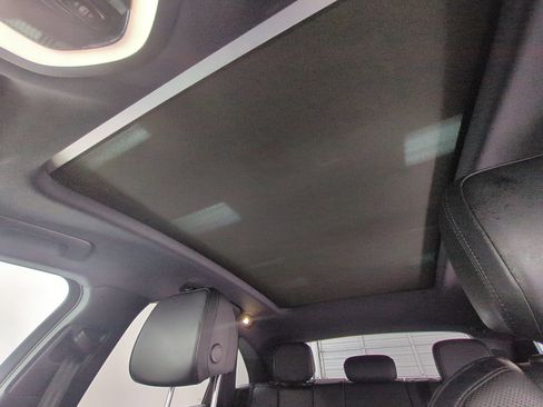 Certified 2023 Porsche Macan Turbo AWD/4WD image 17