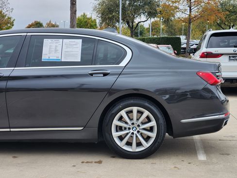 Used 2020 BMW 740i w/ Premium Package image 10