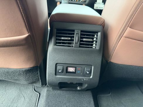 Used 2025 Mitsubishi Outlander SEL AWD/4WD image 18