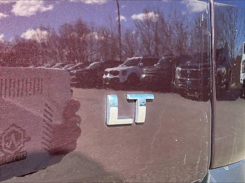 Used 2023 Chevrolet Traverse LT w/ Rear Camera Mirror Package image 27