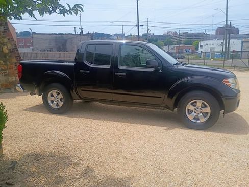 Used 2013 Nissan Frontier SV w/ SV Value Truck Pkg RWD image 13