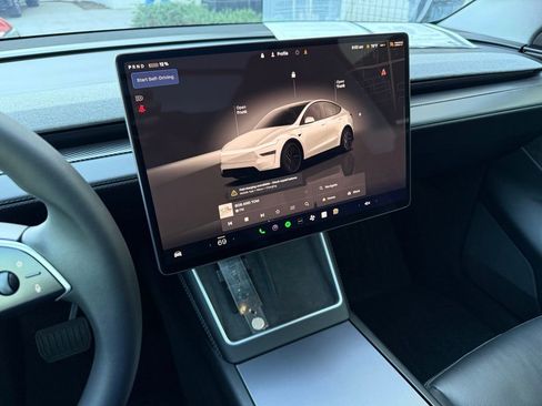 Used 2026 Tesla Model Y image 22