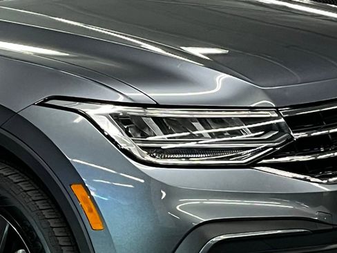 Used 2023 Volkswagen Tiguan SE w/ Panoramic Sunroof Package image 42