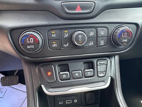 Used 2018 GMC Terrain Denali w/ Advanced Safety Package FWD image 24