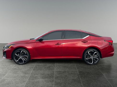 Used 2024 Nissan Altima 2.5 SR AWD/4WD image 5