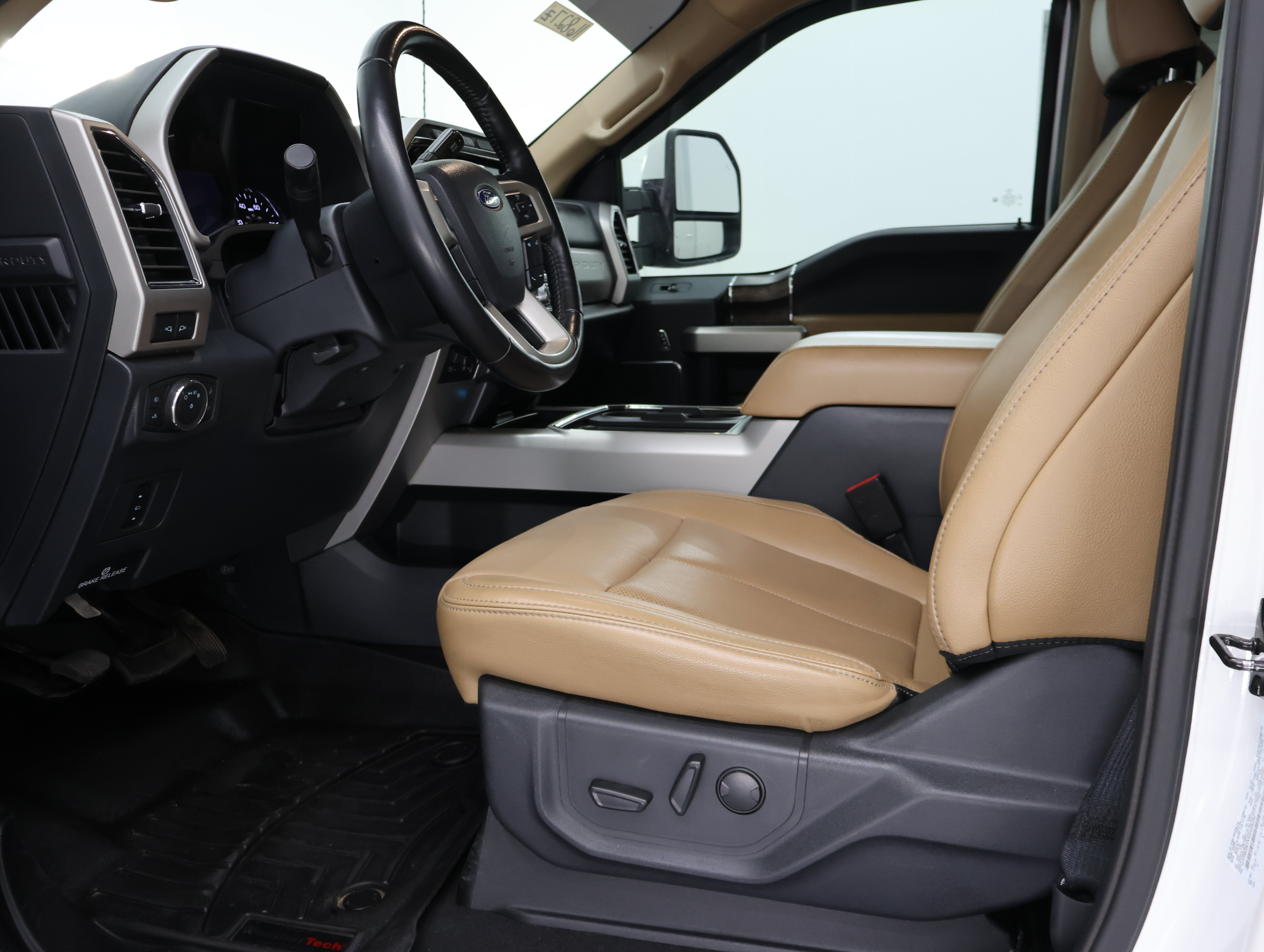 Used 2022 Ford F250 Lariat w/ Lariat Value Package AWD/4WD image 11