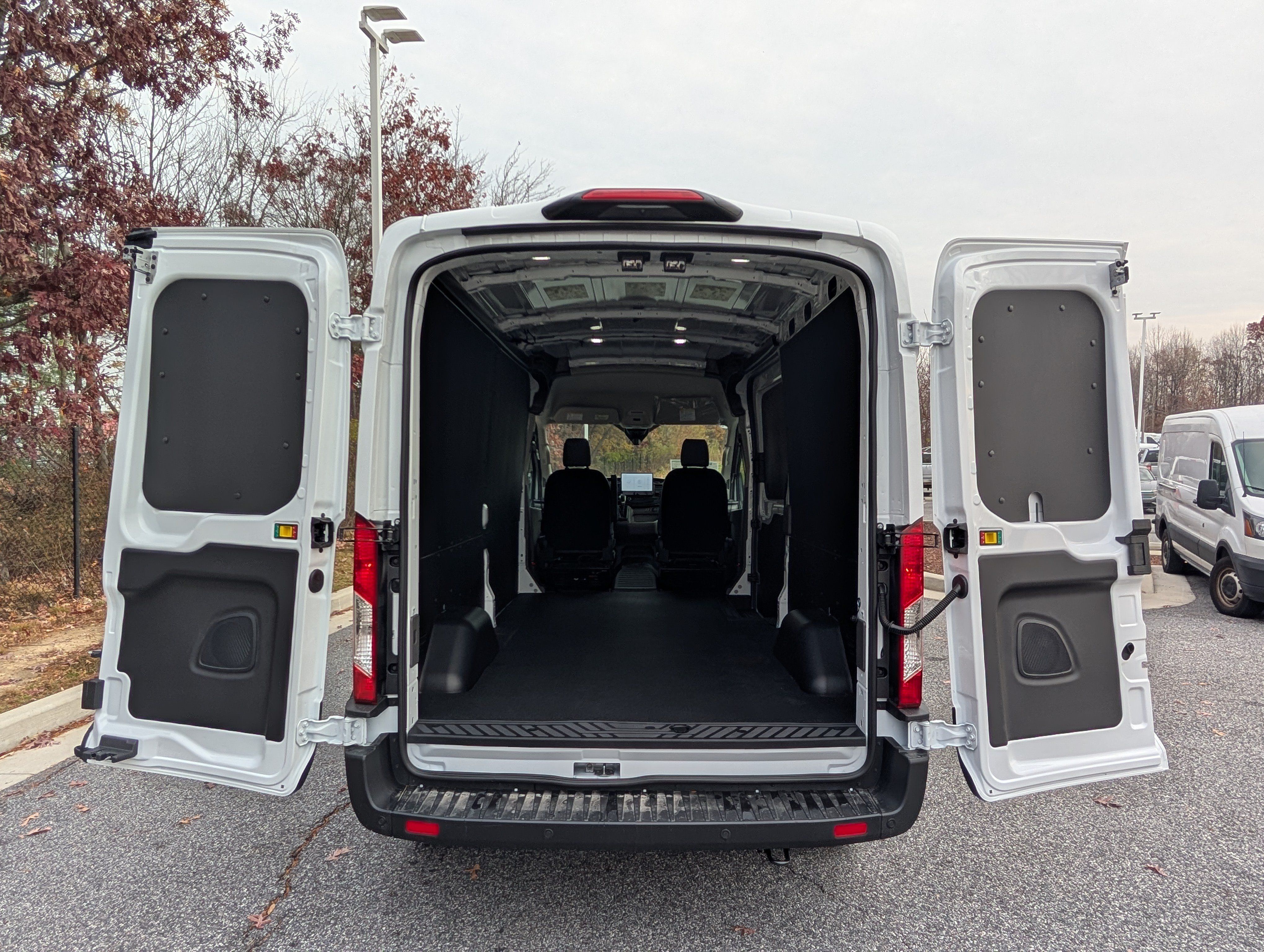 New 2026 Ford Transit 250 148 Medium Roof w/ Load Area Protection Package RWD image 9