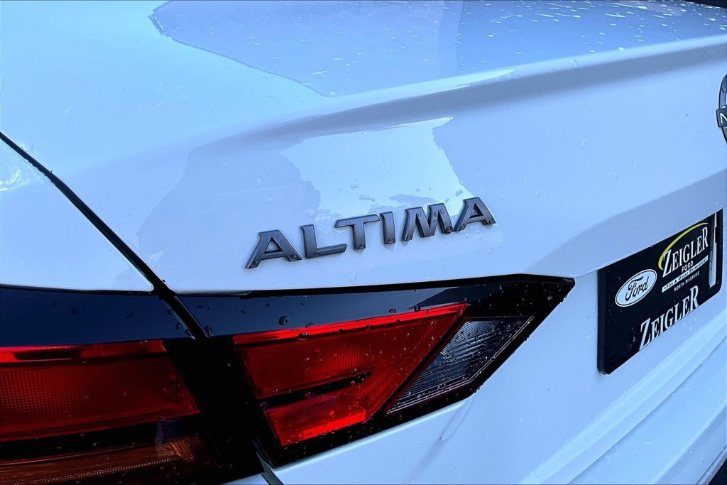 Used 2025 Nissan Altima 2.5 SV FWD image 8