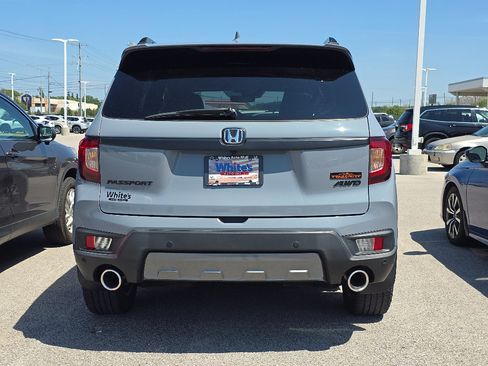 Used 2023 Honda Passport TrailSport image 3
