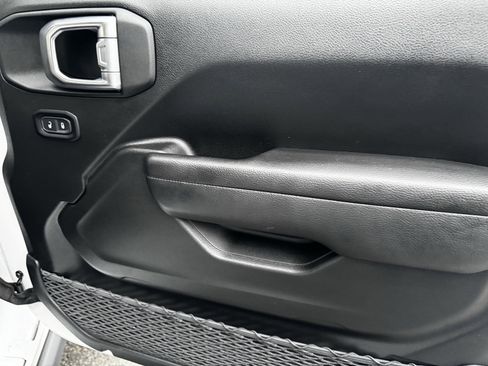 Used 2023 Jeep Wrangler Unlimited Rubicon image 15