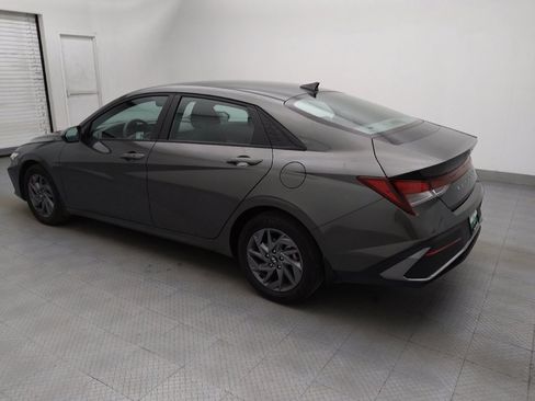 Used 2024 Hyundai Elantra SEL image 3