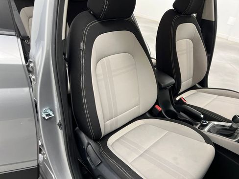 Used 2025 Hyundai Venue SEL FWD image 22