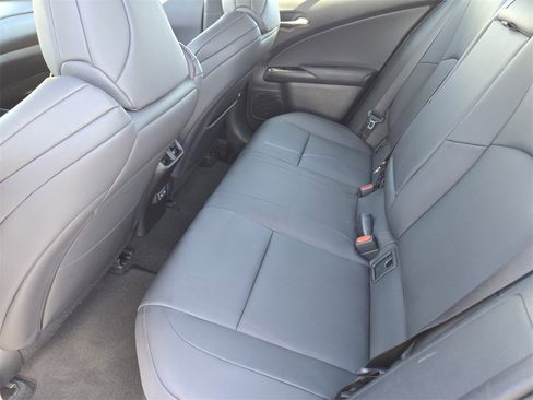 Used 2023 Lexus UX 250h F Sport image 31