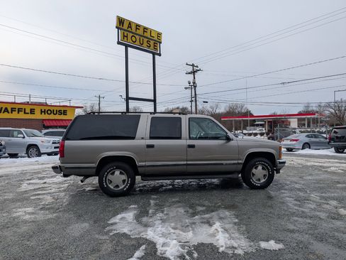 Used 1999 Chevrolet Suburban 1500 4WD w/ Preferred Equipment Group 2 image 6