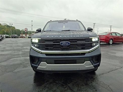 New 2025 Ford Expedition Max Platinum image 2