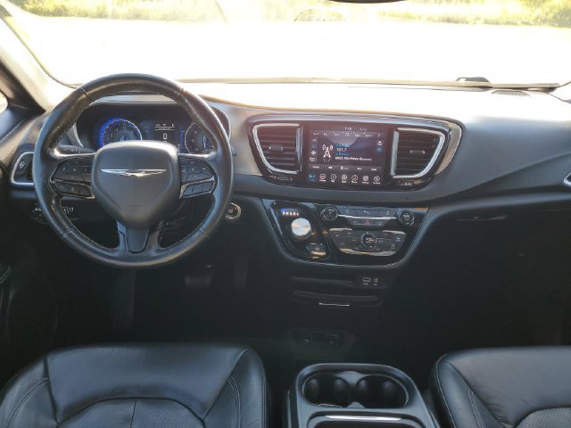 Used 2020 Chrysler Pacifica Touring-L AWD/4WD image 30