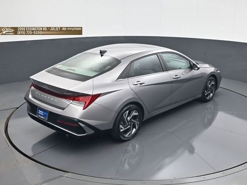 Certified 2024 Hyundai Elantra SEL w/ Convenience Package FWD image 17