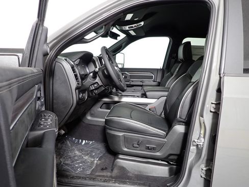 New 2026 RAM 2500 Laramie AWD/4WD image 24