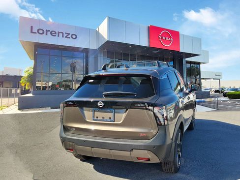 New 2025 Nissan Kicks SR image 4