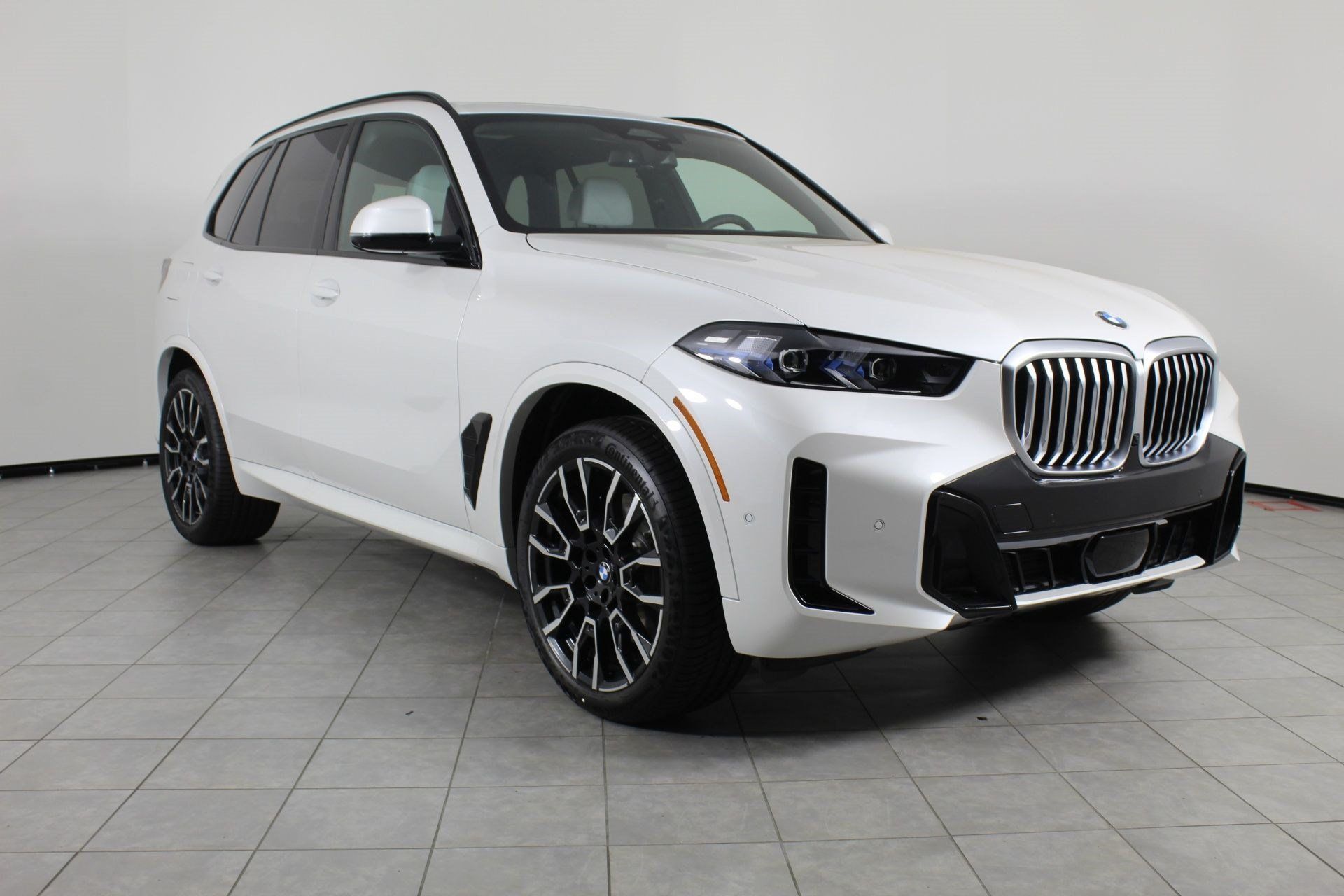 Used 2026 BMW X5 xDrive40i w/ M Sport Package AWD/4WD image 7