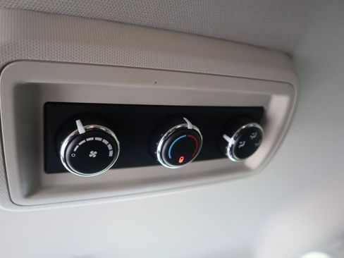 Used 2019 Dodge Grand Caravan SE w/ UConnect Hands-Free Group FWD image 50