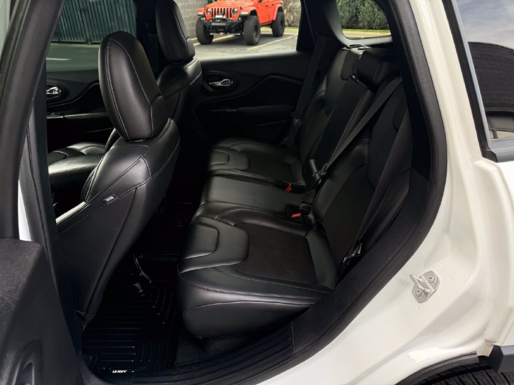 Used 2020 Jeep Cherokee Latitude Plus AWD/4WD image 31