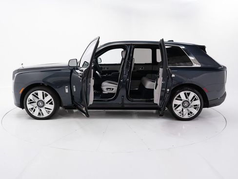 Used 2026 Rolls-Royce Cullinan AWD/4WD image 9