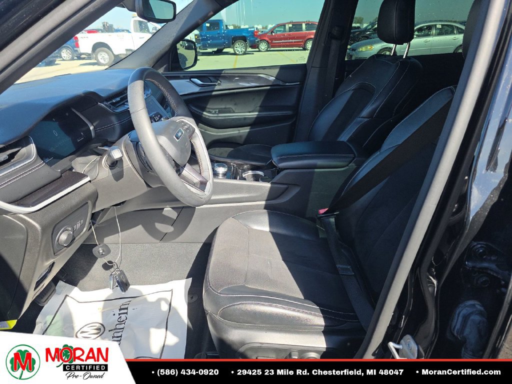 Used 2023 Jeep Grand Cherokee L Laredo AWD/4WD image 7