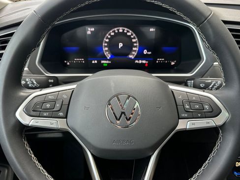 Used 2023 Volkswagen Tiguan SE w/ Panoramic Sunroof Package FWD image 24