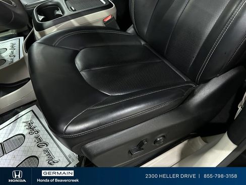 Used 2024 Chrysler Pacifica Limited FWD image 19