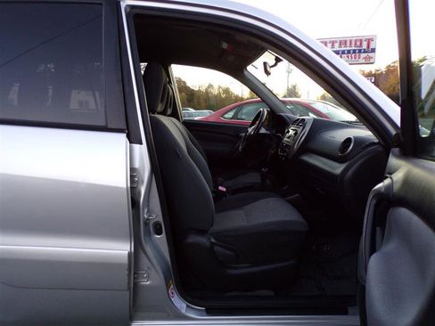 Used 2004 Toyota RAV4 4WD image 16