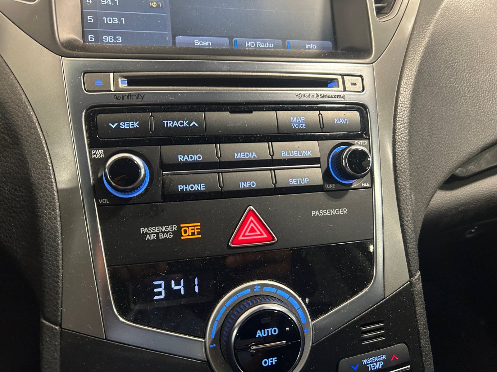 Used 2017 Hyundai Azera Limited FWD image 18