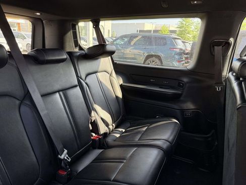 Certified 2024 Jeep Wagoneer L Series II w/ Flexible Seating Group AWD/4WD image 17