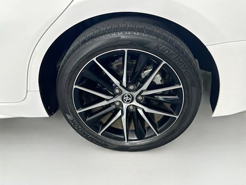 Used 2023 Toyota Camry SE image 11