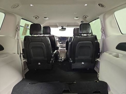 Used 2024 Chrysler Pacifica Touring-L FWD image 31
