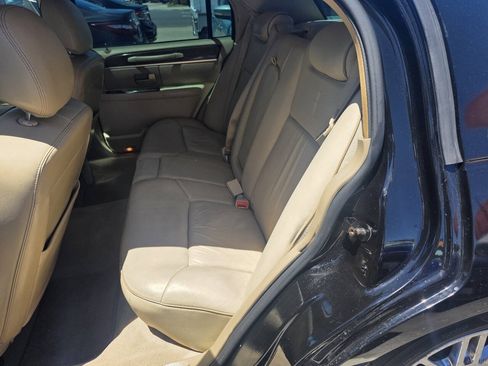 Used 2006 Lincoln Town Car Designer Series RWD image 15